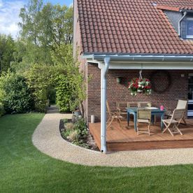 Terrasse und Garten eines Hauses